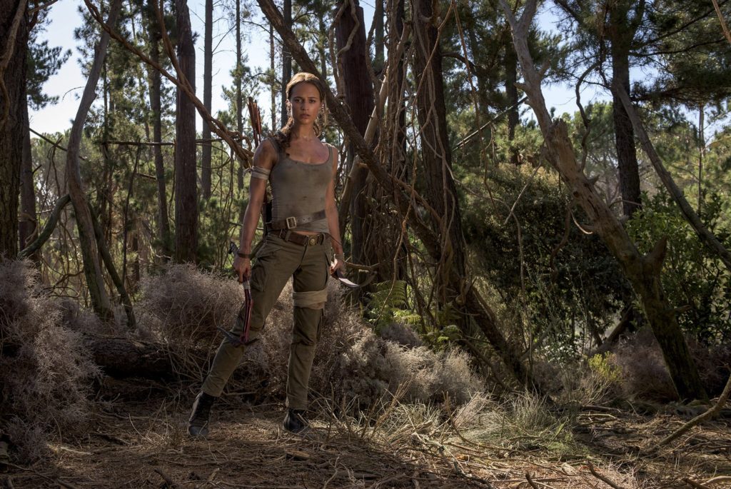 Alicia Vikander como Lara Croft em divulgação Warner
